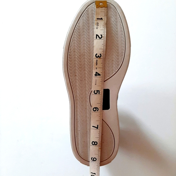 Girls Fila Shoes - Picture 7 of 7